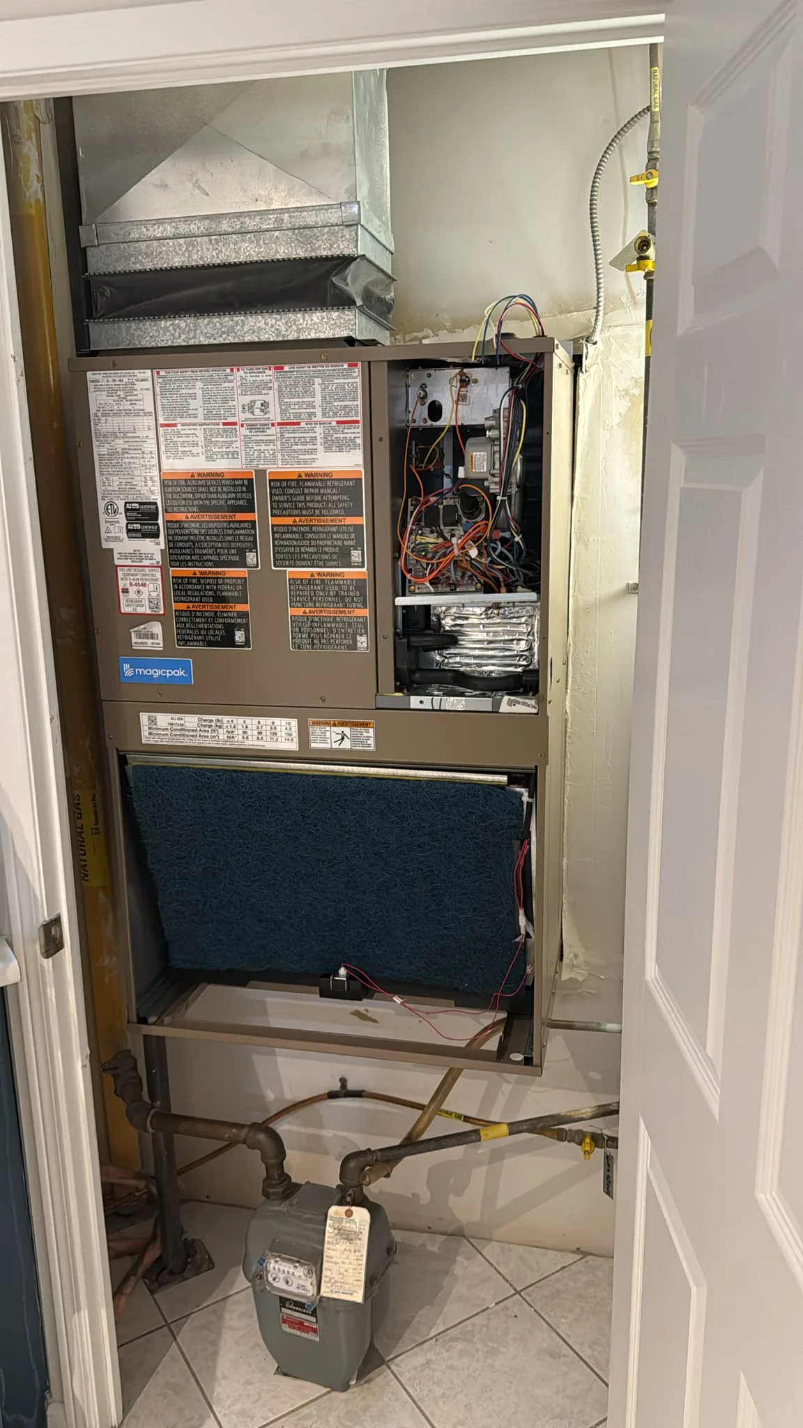 Hudson humidifier maintenance process showing pad replacement